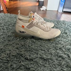 Off white vapormax white